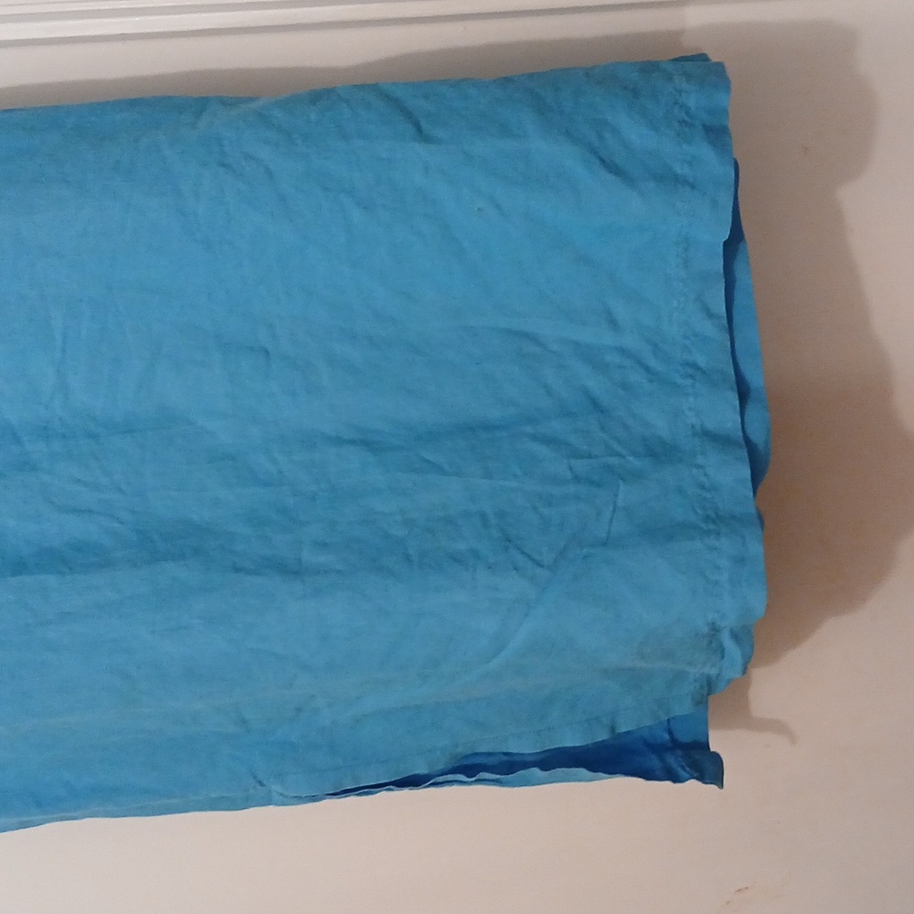 Aqua light blue skirt with pockets in the front and a split on the side - Picture 2 of 5